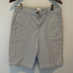Gap 12 inch long-28 waist. Shorts Blue and White